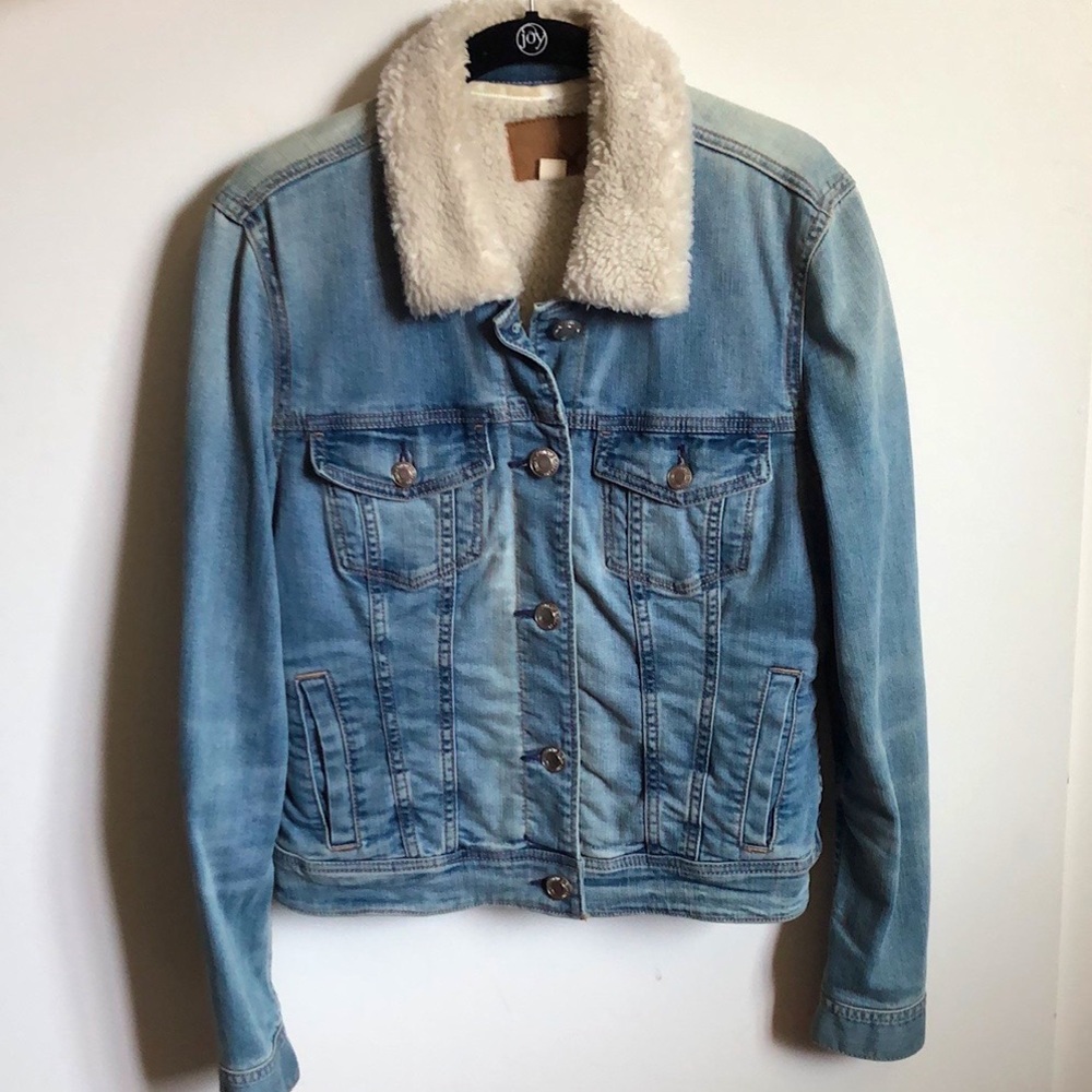 AMERICAN EAGLE Sherpa Lined Denim Trucker Jacket